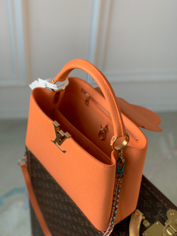 Louis Vuitton Capucines MM