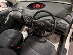 Toyota Vitz, 2004 год