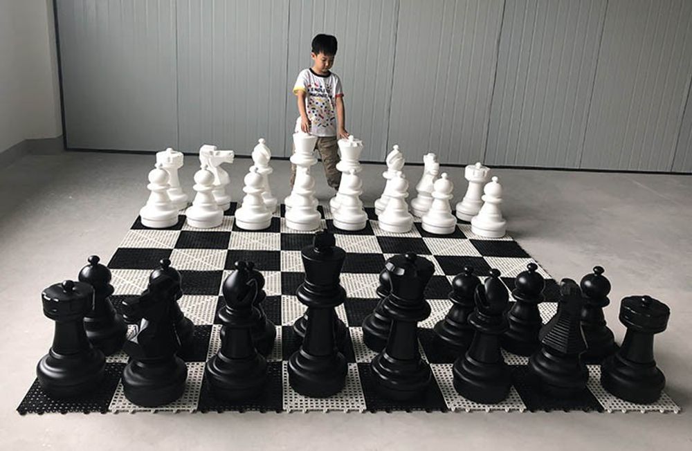Доска шахматная гигантская пластиковая 2,4 х 2,4 м