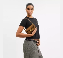 COACH СУМКА ЧЕРЕЗ ПЛЕЧО TABBY 20, МЕДОВО-КОРИЧНЕВЫЙ