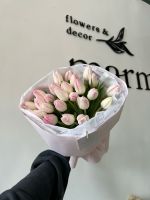 Букет из 25ти белых розовых тюльпанов - нет в наличии