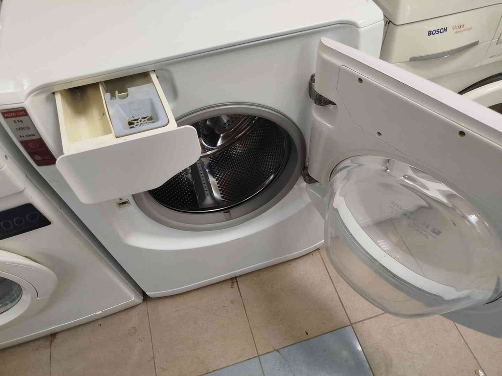 Стиральная машина Hotpoint-Ariston AQXD129 б/у фронтальная 6 кг до 1200 об/мин