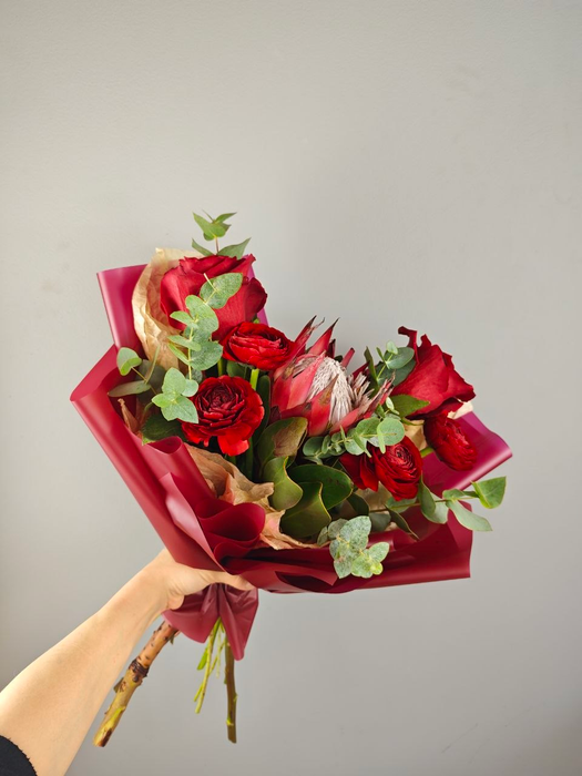 Яркий букет с протеей