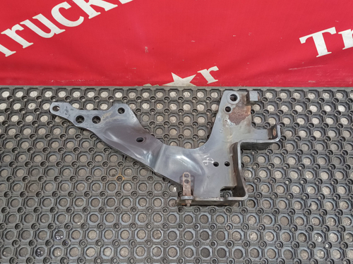 Кронштейн бампера правый