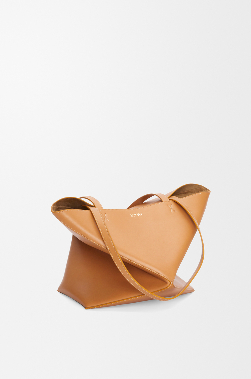 Loewe Средняя складная сумка-тоут Puzzle Fold из блестящей телячьей кожи, светло-коричневый