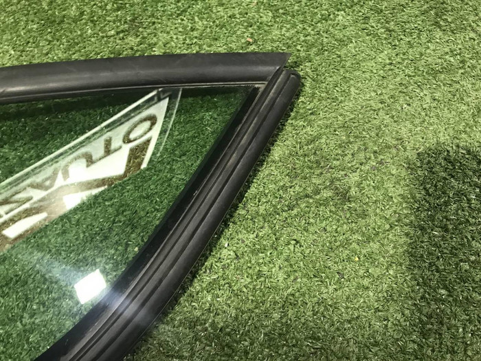 Форточка двери передняя правая Citroen DS3 (2009-2015)