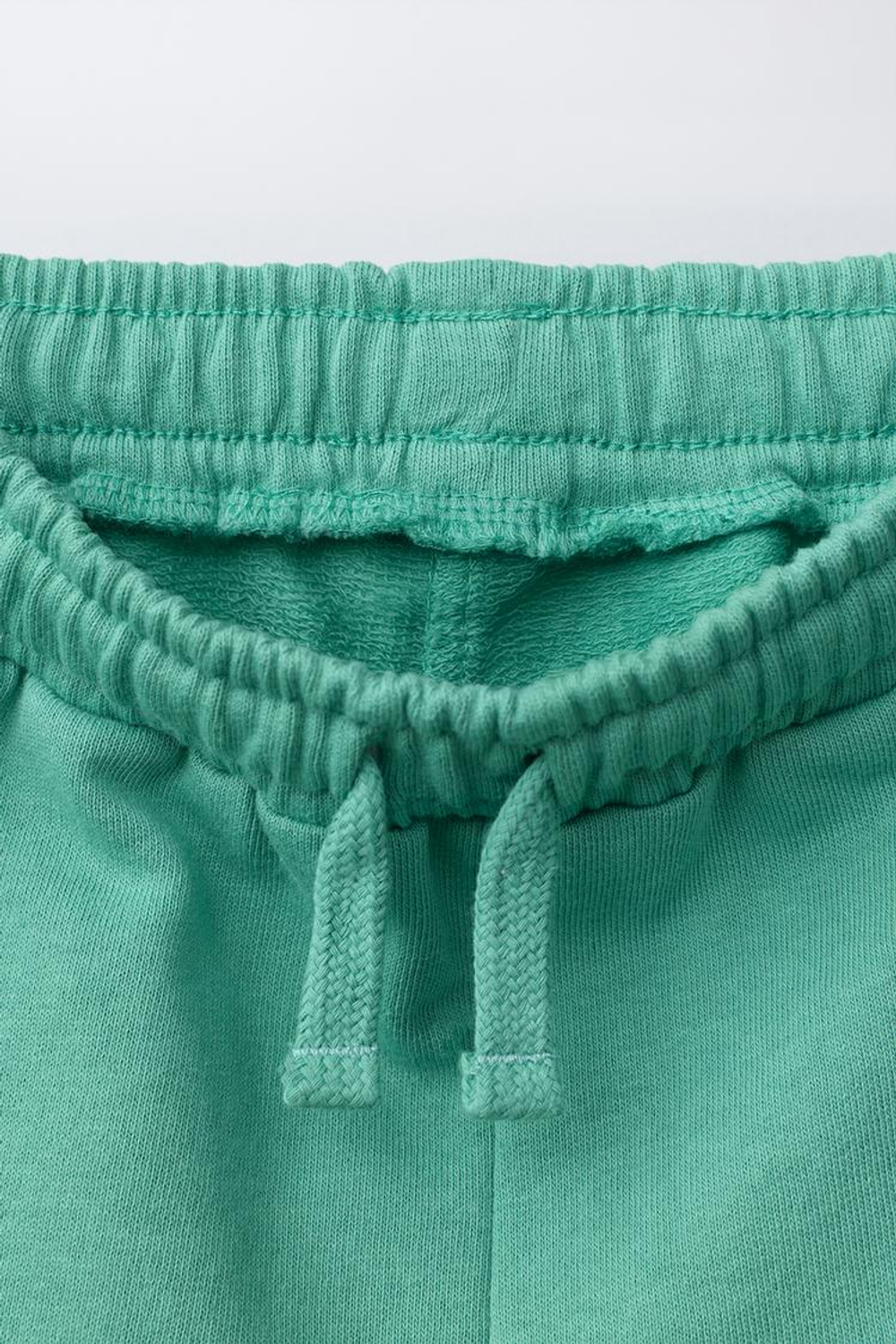 ZARA ШОРТЫ-БЕРМУДЫ С ПРИНТОМ SMILEYWORLD ®, ЗЕЛЕНЫЙ