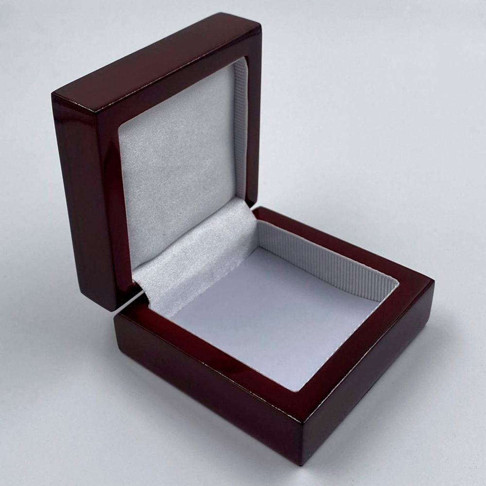 Футляр деревянный 69,3x69,3x33,5 мм без ложемента.