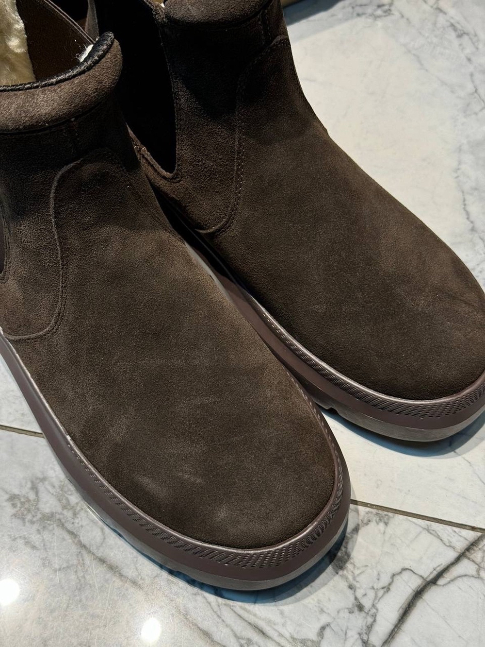 UGG