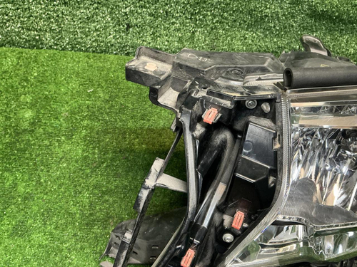 Фара левая Toyota LC Prado 150 (2017-н.в.) галоген