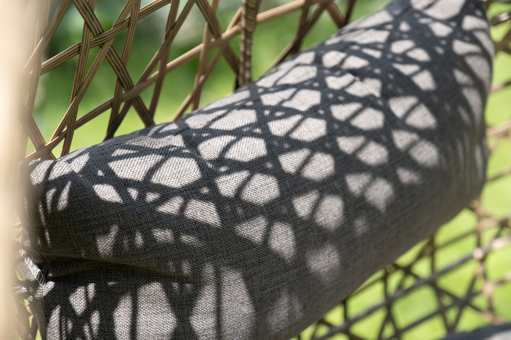 "Флоренция" подвесное кресло-кокон из искусственного ротанга, цвет соломенный с серой подушкой