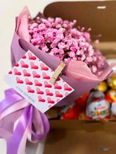 Нарядный букет из гипсофилы и сладости GS.FLOWER