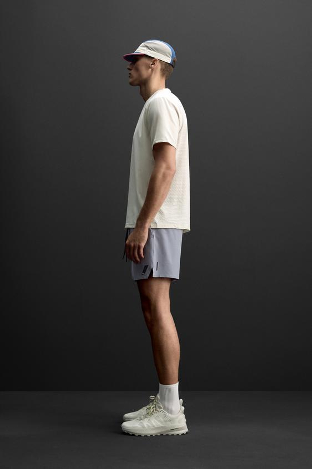 ZARA ЛЕГКАЯ СПОРТИВНАЯ ФУТБОЛКА, ЭКРЮ