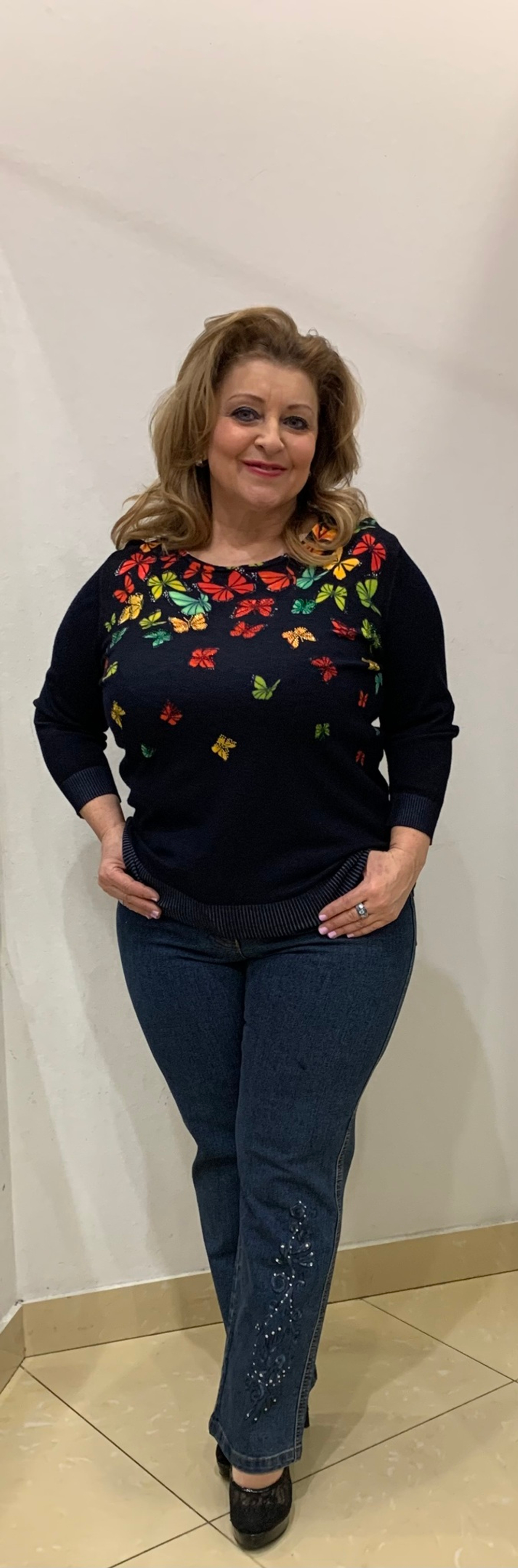 Укороченные  джинсы со стразами