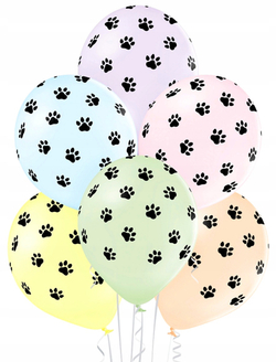 Шарики с гелием разных цветов с рисунками следов или лапок собаки или котика