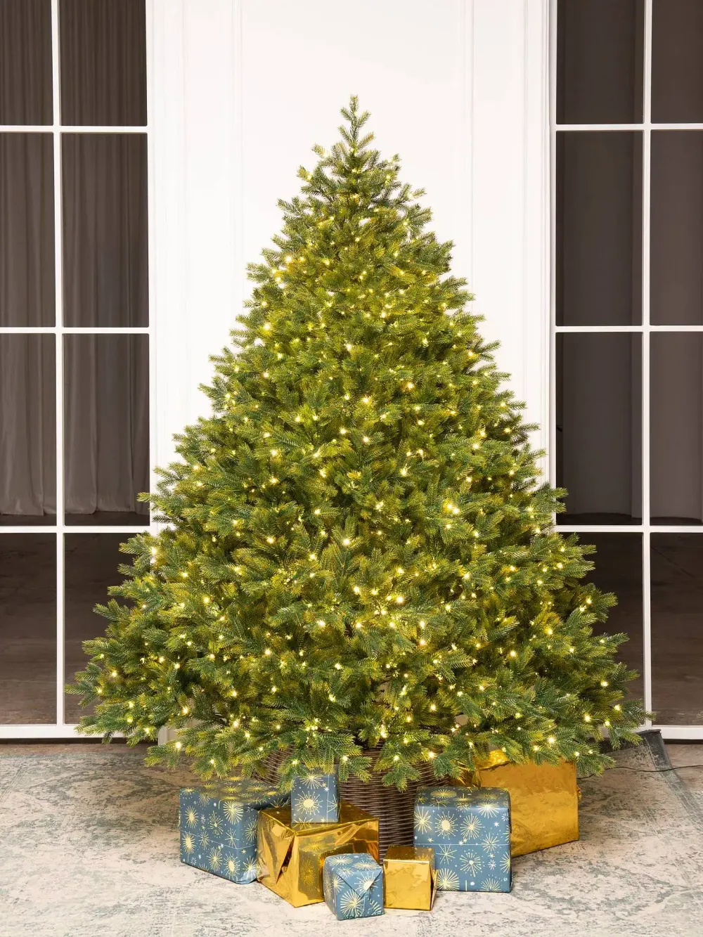 Елка с гирляндой «Эрмитажная» (Литая хвоя) 240 см / 2,4 м