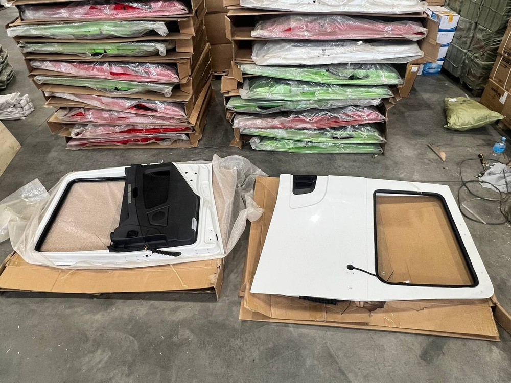 Дверь правая кабины белого цвета X3000 DZ14251210020