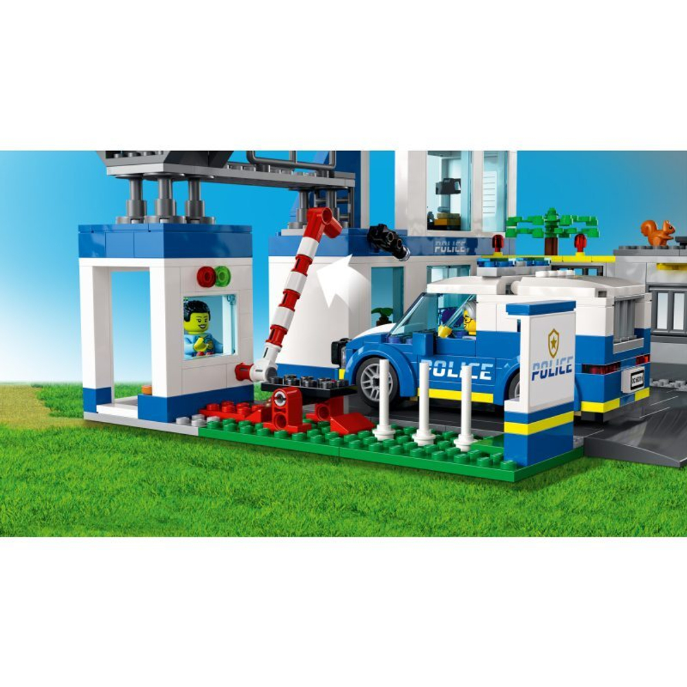 Конструктор LEGO City - Полицейский участок 60316