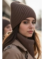 Шапка осенняя вязаная бини для прогулок и спорта