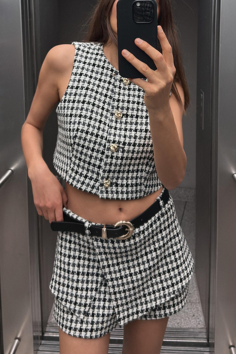 ZARA УКОРОЧЕННЫЙ ЖИЛЕТ ИЗ РЕЛЬЕФНОЙ ТКАНИ, ЭКРЮ/ЧЕРНЫЙ