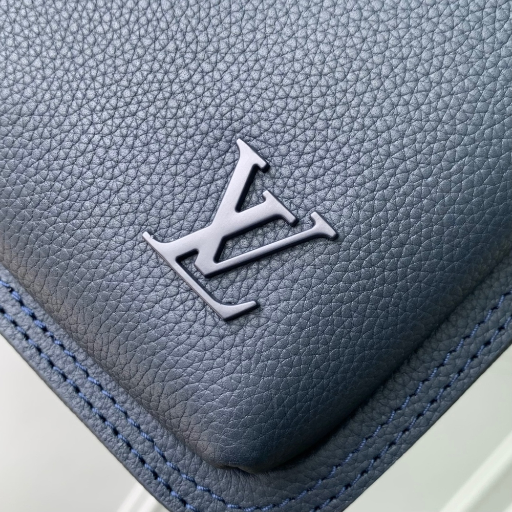 Louis Vuitton Avenue Slingbag PM