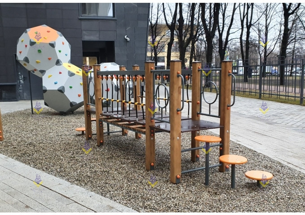 Спортивный комплекс Переправа с качающимся мостиком