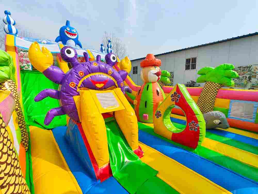 Коммерческий надувной батут с горкой «В гостях у моря»  10*6*6,1 м.