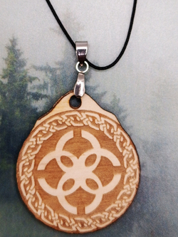 Кулон из дерева Свадебник