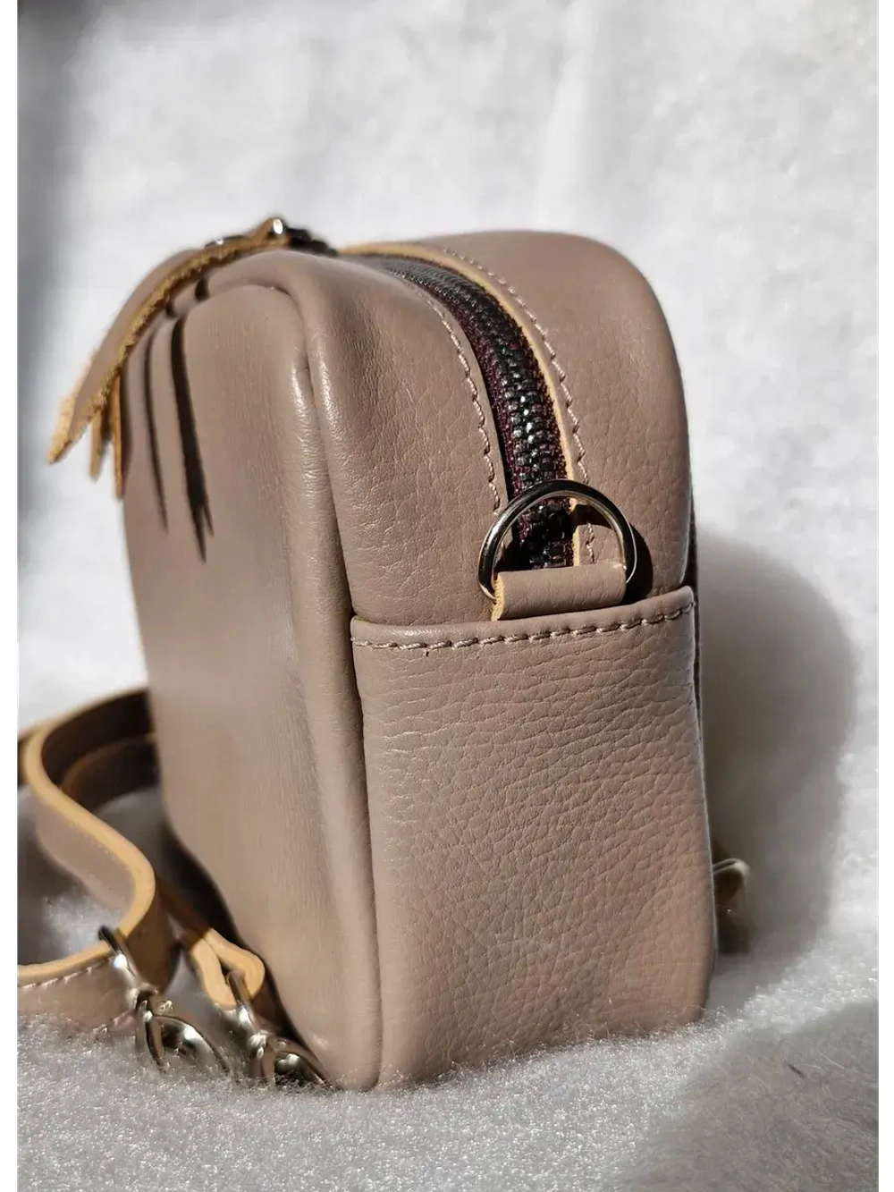 Сумка женская из натуральной кожи бежевая через плечо