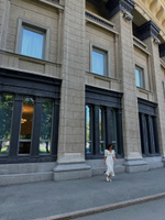 Силуэтное платье в цветок белое