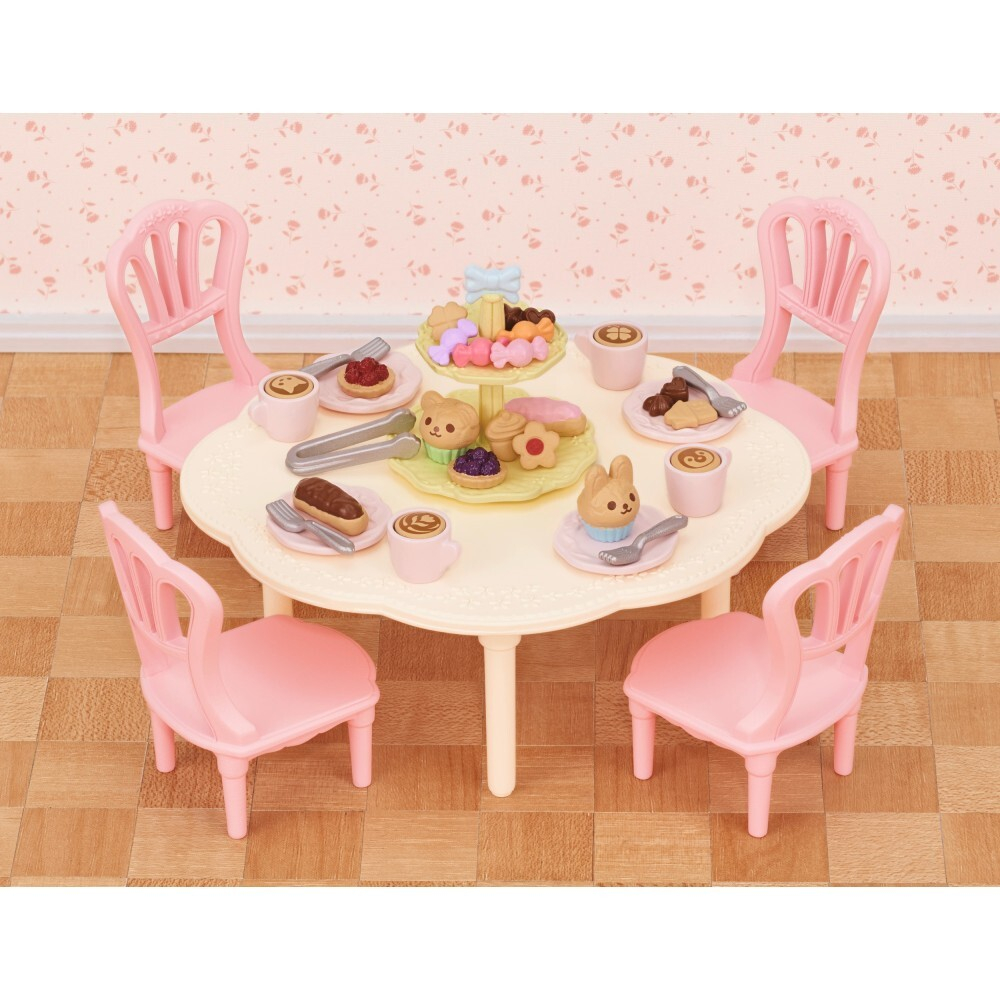 Sylvanian Families - Стол, стулья и много сладостей 5742 / артикул   5742  / GTIN 5054131057421