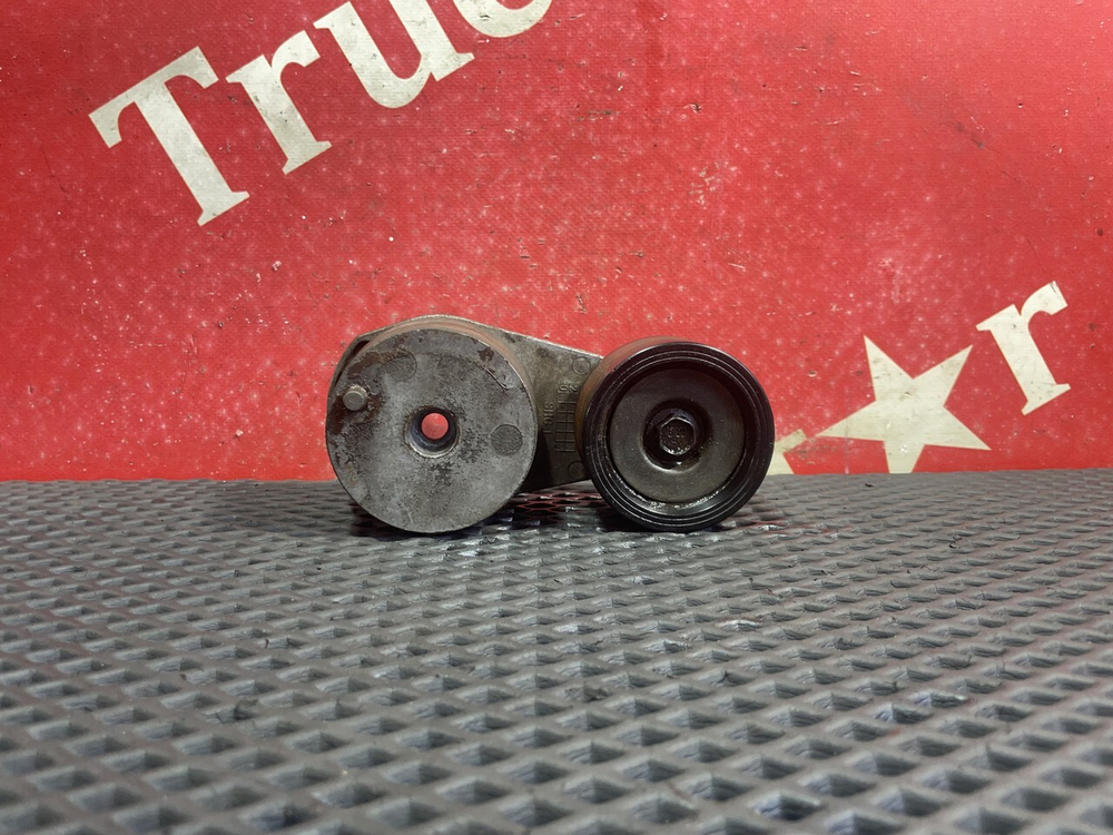 Ролик-натяжитель ручейкового ремня