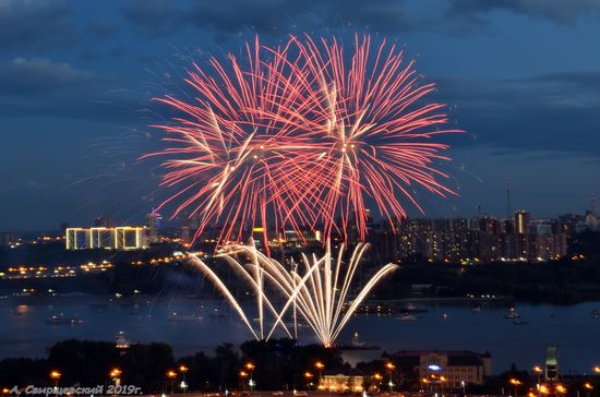 Профессиональный фейерверк под музыку с выездом пиротехников по Республике Алтай
