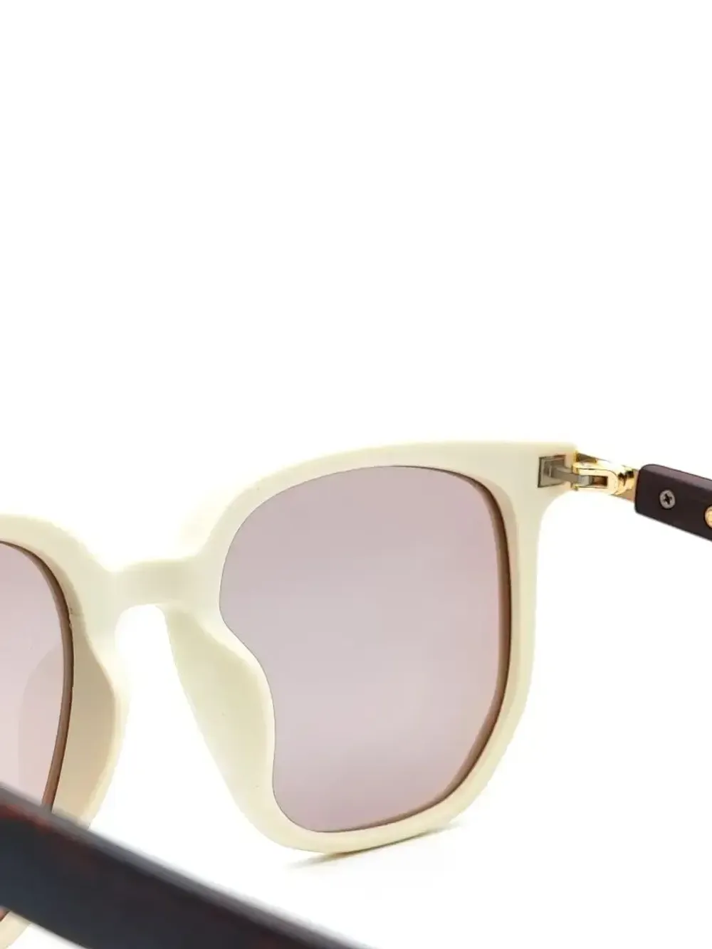 Очки солнцезащитные