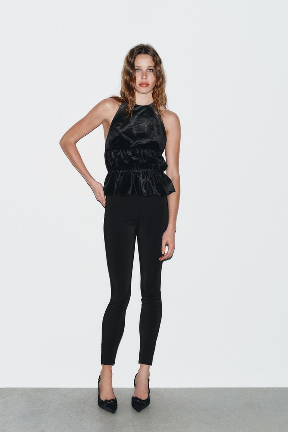 ZARA ТОП ИЗ БАРХАТА С ГОРЛОВИНОЙ ХАЛТЕР И СБОРКАМИ, ЧЕРНЫЙ