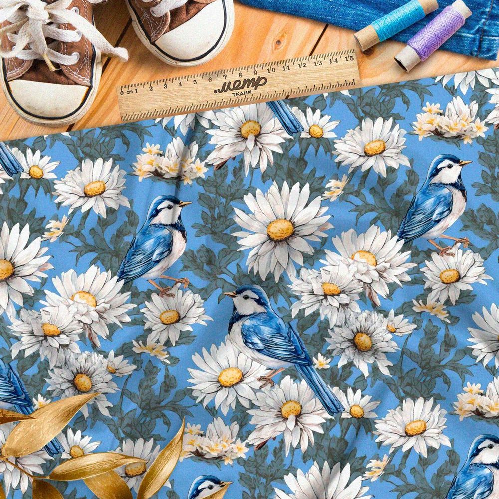 Ткань премиум сатин птицы в ромашках на голубом
