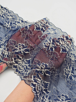 Эластичное кружево темно-синее с экрю ширина 22 см