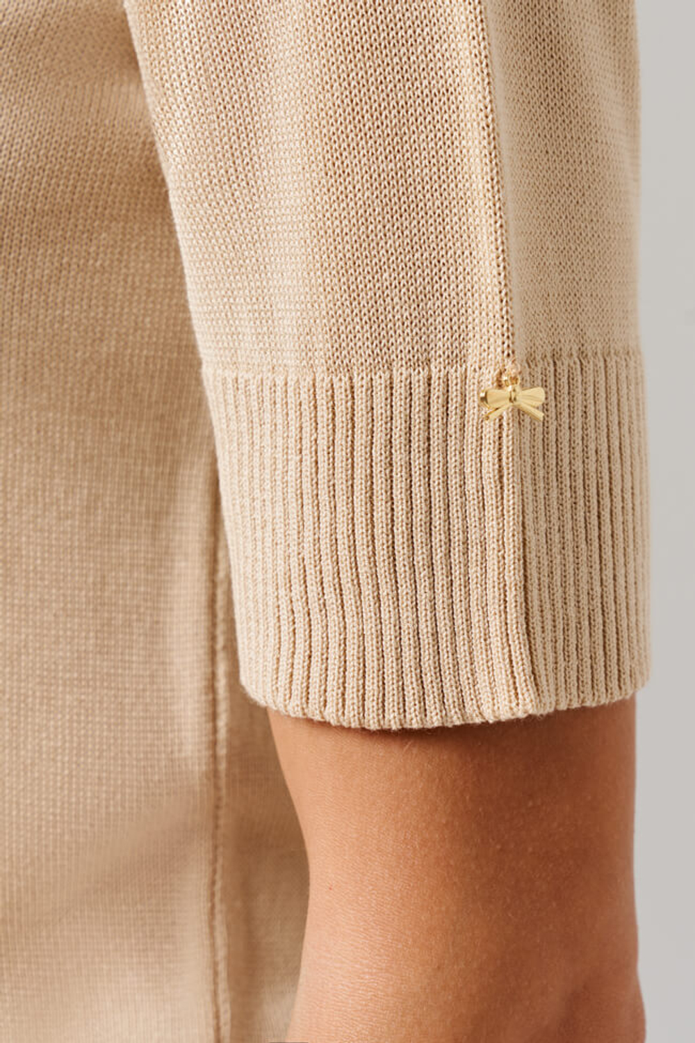 23142 Джемпер женский (бежевый)