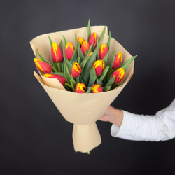 Bouquet of 15 yellow and red tulips