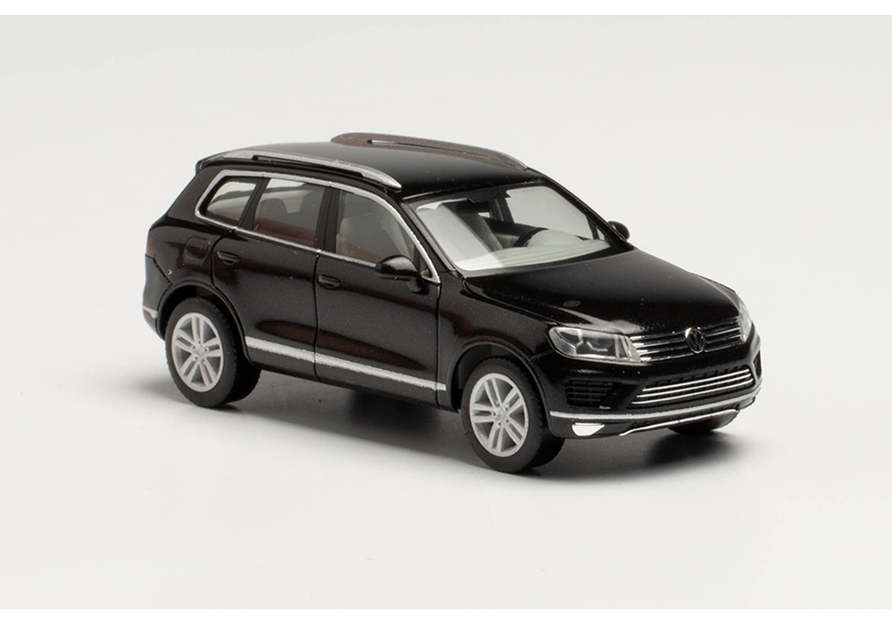 Автомобиль VW Touareg, черный