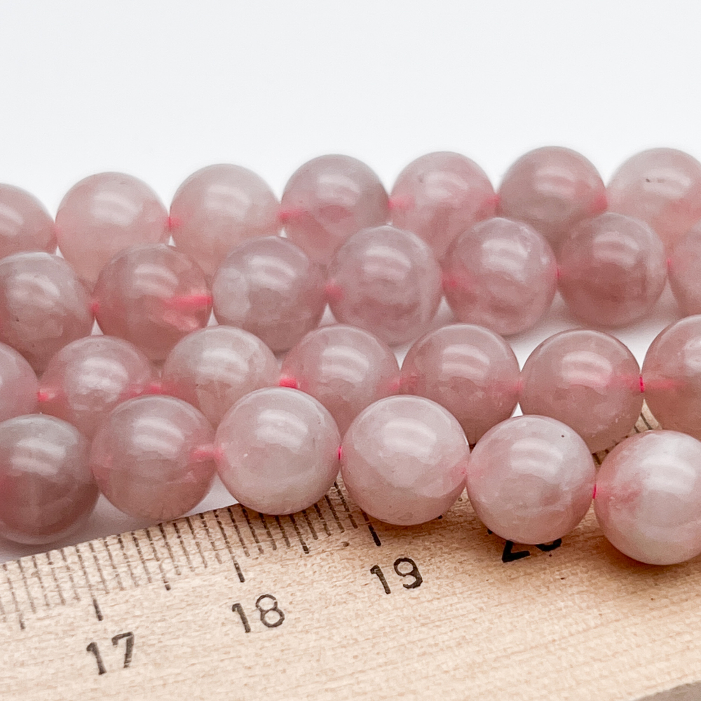 Розовый кварц, диаметр 9-9,2 мм, цена за 11 шт (1/4 нити)