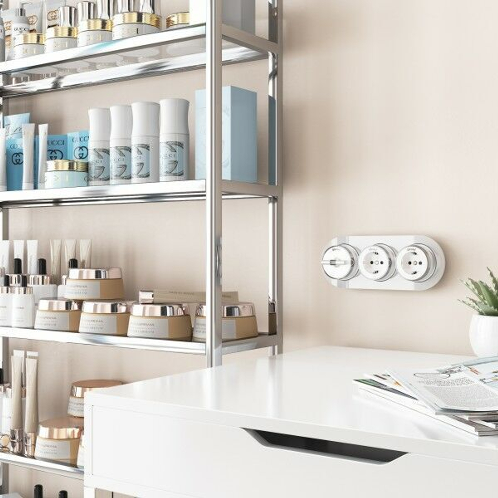 Розетка с заземлением Vintage (белый матовый/хром)