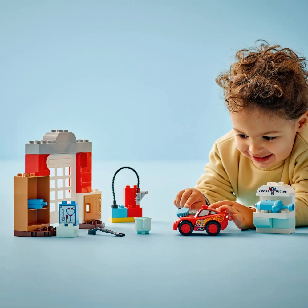 Конструктор LEGO Duplo 10456 Визит Маккуина в гараж Дока