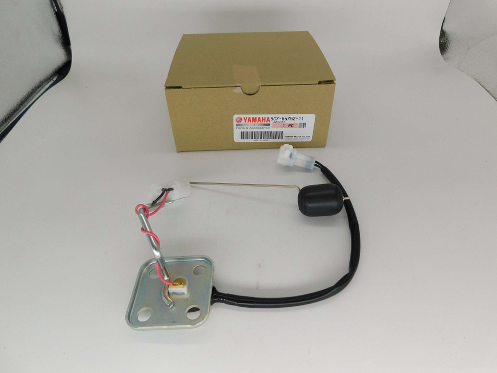 Датчик уровня топлива Yamaha XV1900 Raider 5C7-85752-10-00