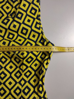 Платье в оригинальном цветовом исполнении, визуально на 42 размер