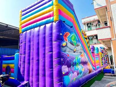 Коммерческий надувной батут «Космический калейдоскоп» 17,5*8,5*6 м