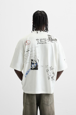 ZARA ФУТБОЛКА ИЗ ТКАНИ С ЭФФЕКТОМ ПОТЕРТОСТИ С ПРИНТОМ, ЭКРЮ