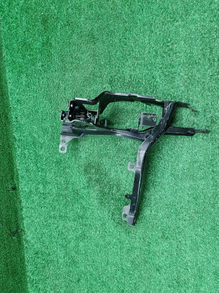 Кронштейн фары правый BMW X5 G05 (2018-н.в.)