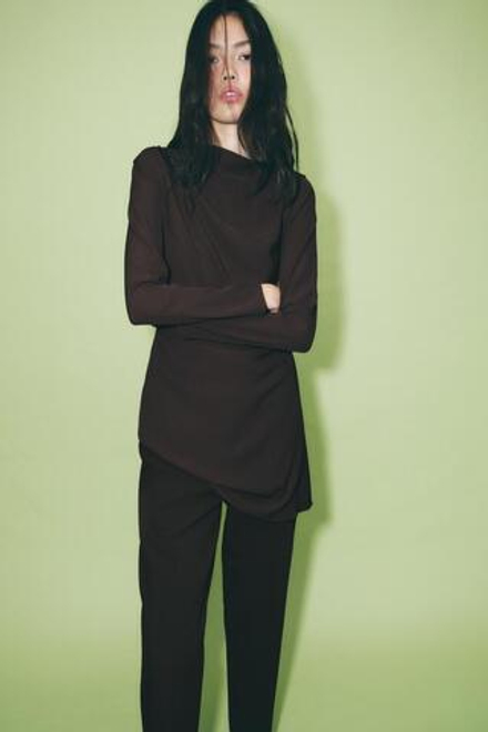 ZARA МИНИ-ПЛАТЬЕ СО СБОРКАМИ, КОРИЧНЕВЫЙ