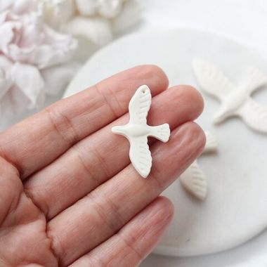 Подвеска Птица голубь,белый, S, 35*22 мм, S021